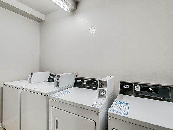 4th image of 216 S Devine St APT 8