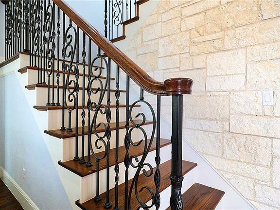 4th image of 504 Saint Tropez Dr