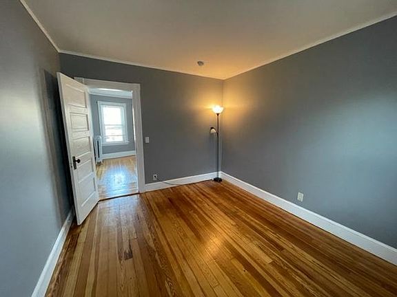 4th image of 87-89 Wilson Ave #2