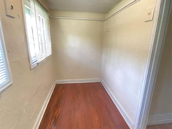 3rd image of 411 Saint Louis Pl