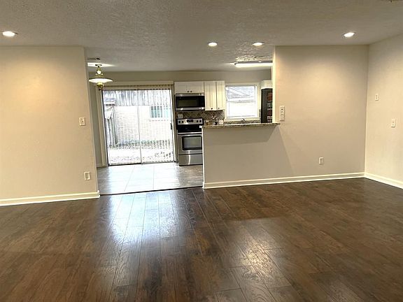 4th image of 3024 Inwood Dr