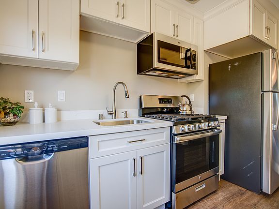 2nd image of 1865 Lacassie Ave APT 2