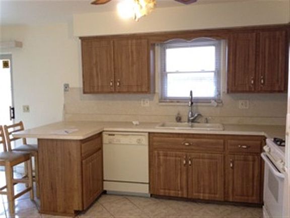 2nd image of 21820 Carleton Ave