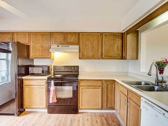 4th image of 807 Walton Ct