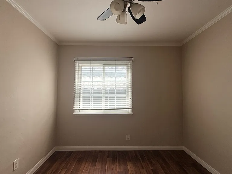 4112 W Victory Blvd — Photo 15