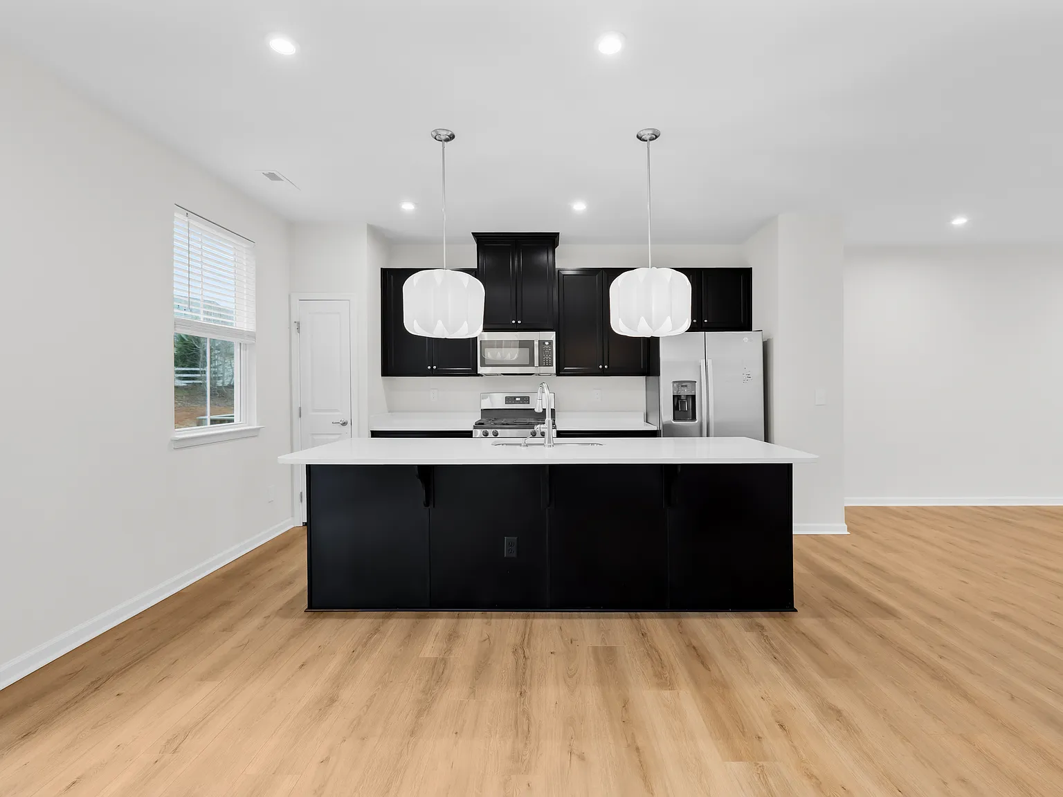 3 bed, 1820 sqft, $2,300 — Photo 3