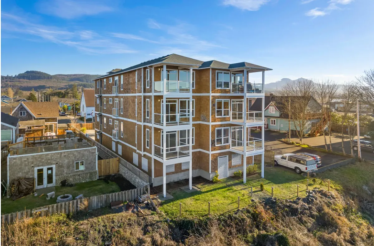 Building Photo - 224 N Holladay Dr #201
