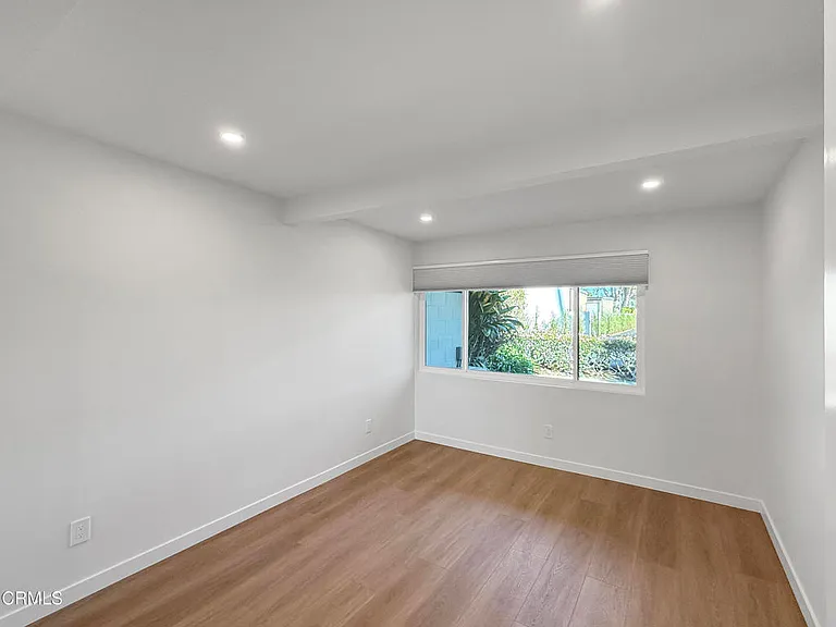 61 Redwood Ave — Photo 23