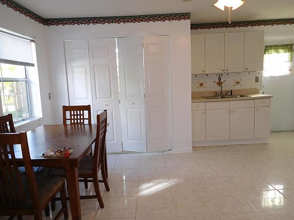 4th image of 2293 Pineway Dr