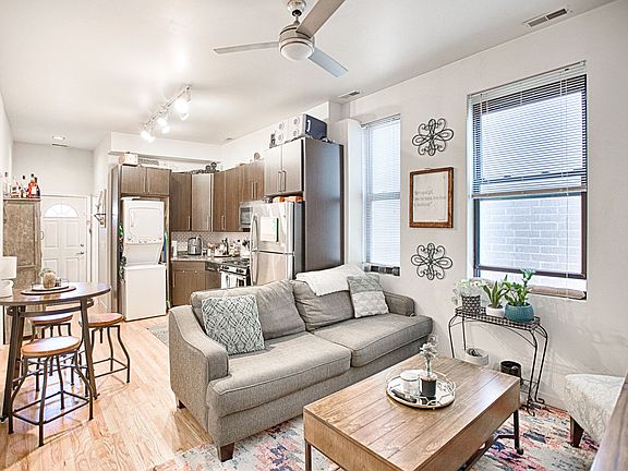 3rd image of 1518 W Huron St APT 3R