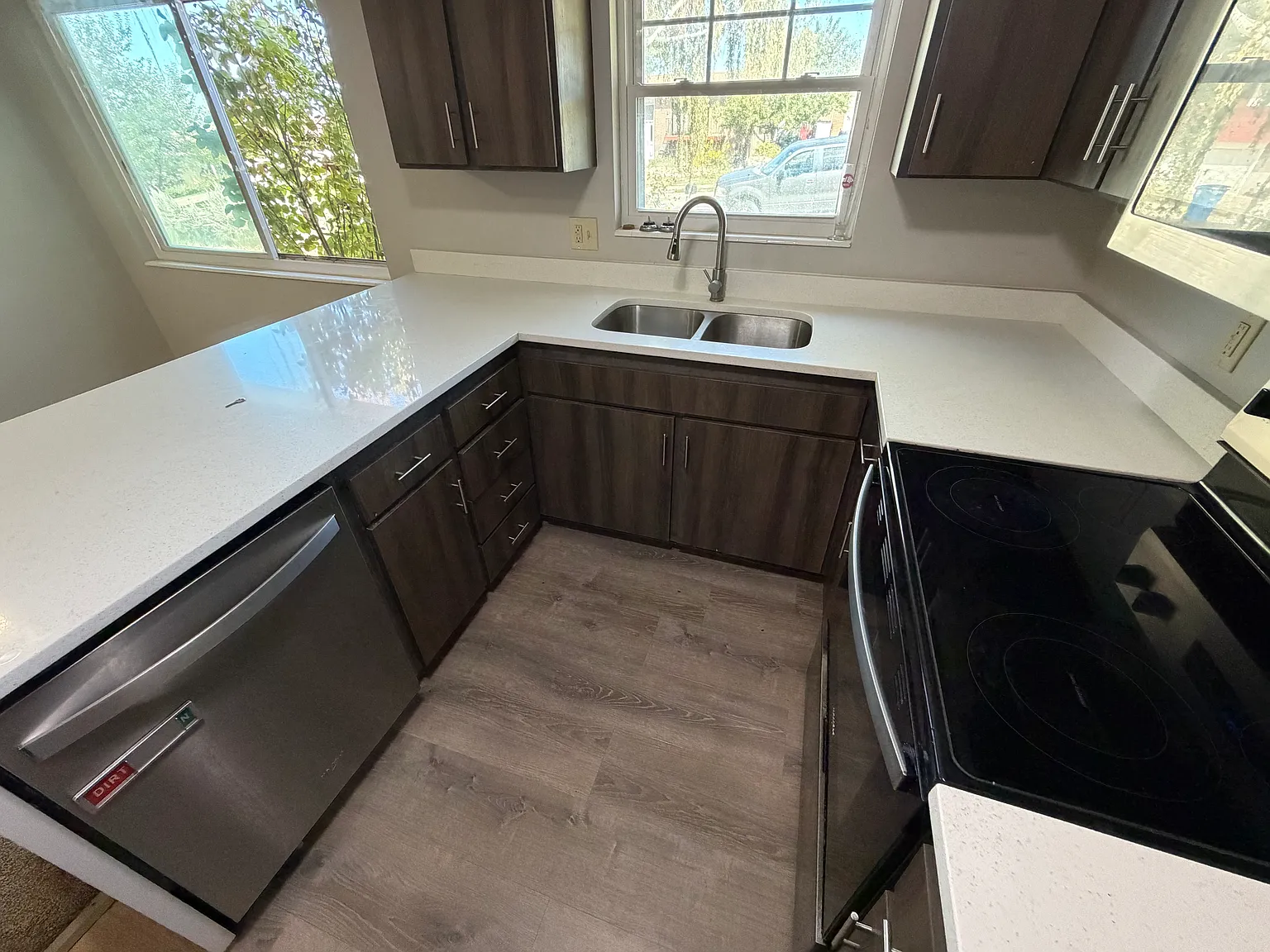 4 bed, 2.5 bath, 2300 sqft, $2,600 — Photo 4
