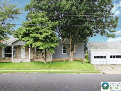 220 Rentzheimer Dr, Hellertown, PA, 18055