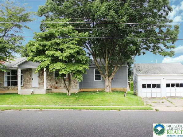 220 Rentzheimer Dr, Hellertown, PA 18055