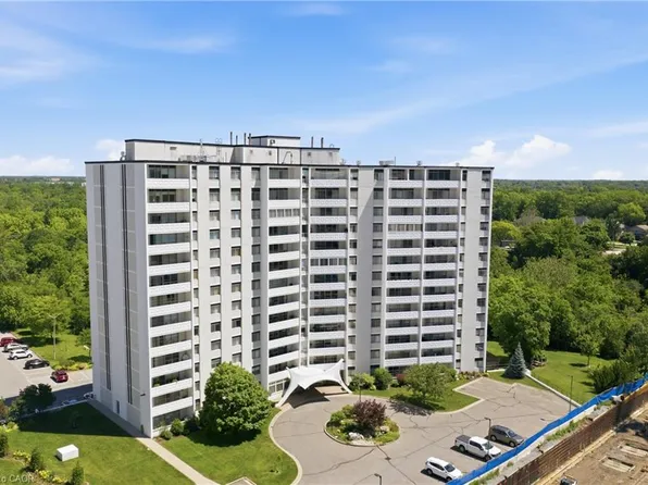 15 Towering Heights Blvd #1005, Saint Catharines, ON L2T 3G7