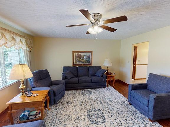 3rd image of 44 Naomi Ct