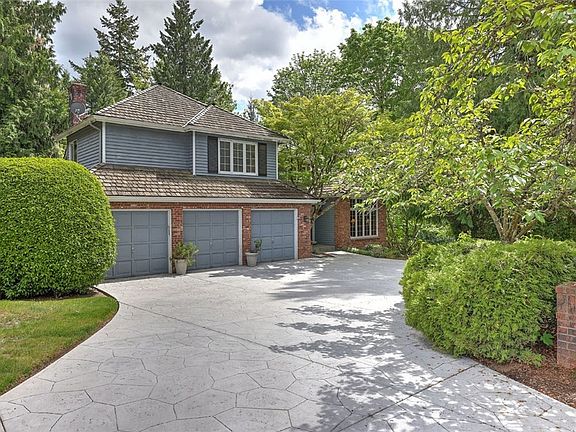 4th image of 12924 205th Ct SE