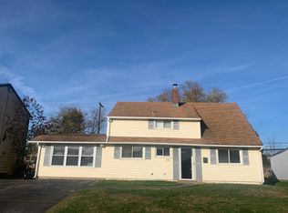 115 Goldengate Rd, Levittown, PA 19057