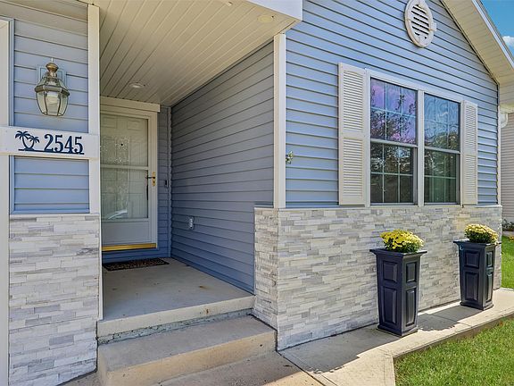 2nd image of 2545 Whispering Ridge Dr
