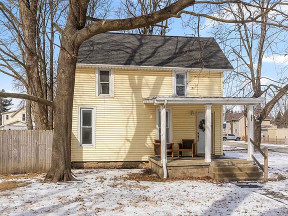 2nd image of 900 W Park Dr
