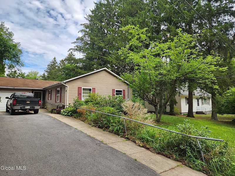 3rd image of 19 O'Neil Avenue