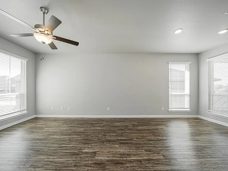 525 Fallbrook Dr — Photo 6
