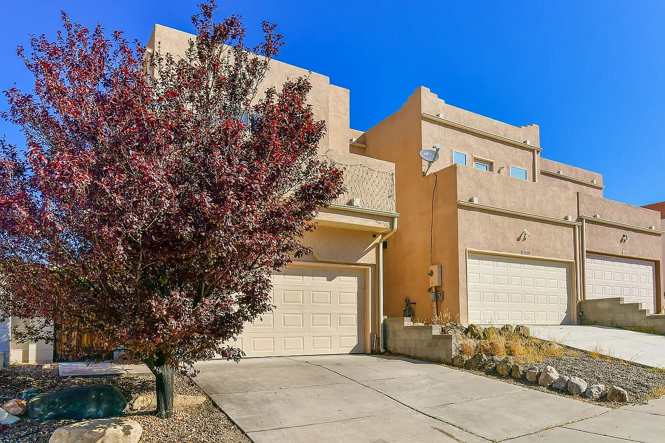 3 bed, 2.5 bath, 1341 sqft, $2,400 — Photo 2