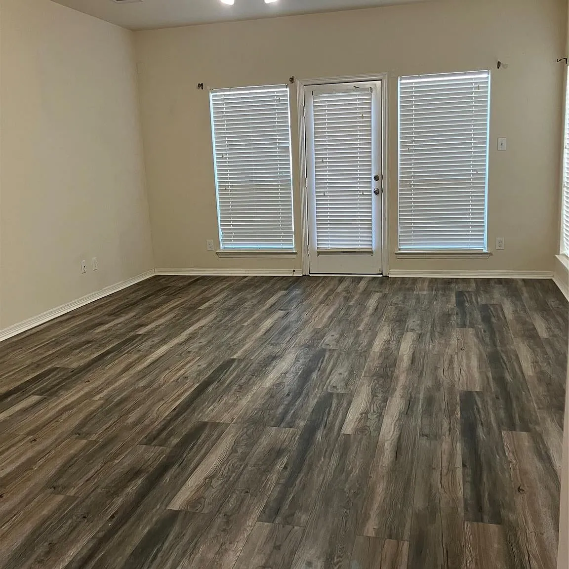3 bed, 2.5 bath, 2177 sqft, $2,250 — Photo 4