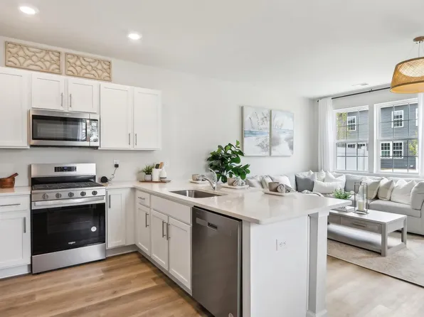 220 Hermosa Dr, Egg Harbor Township, NJ 08234