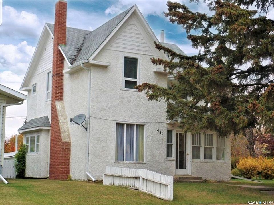 1st image of 411 1st St W