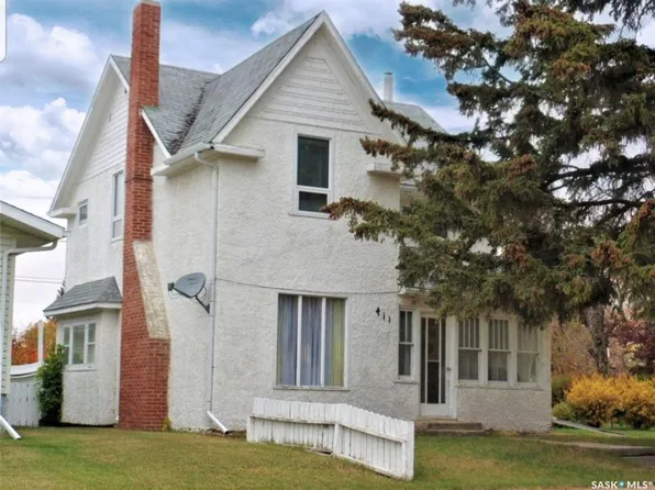 411 1st St W, Wilkie, SK S0K 4W0