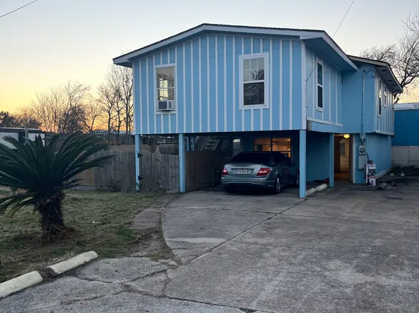 950 11th St #A, Dickinson, TX 77539