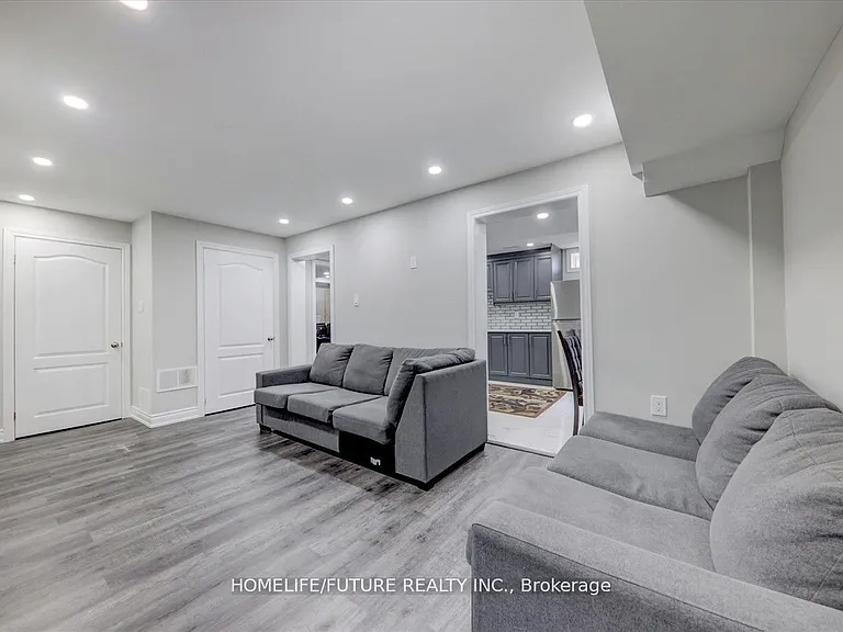 939 Miller Park Ave #BASEMENT — Photo 9