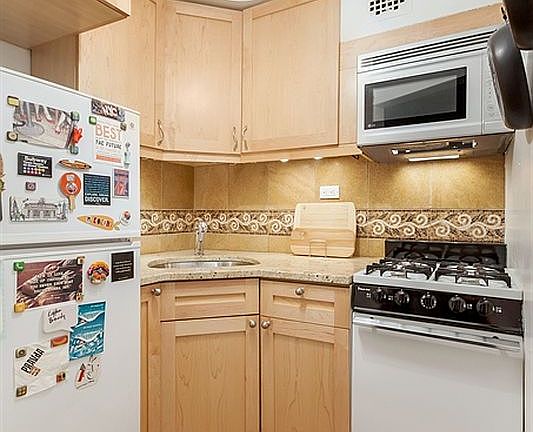 3rd image of 169 W 73rd St APT 7