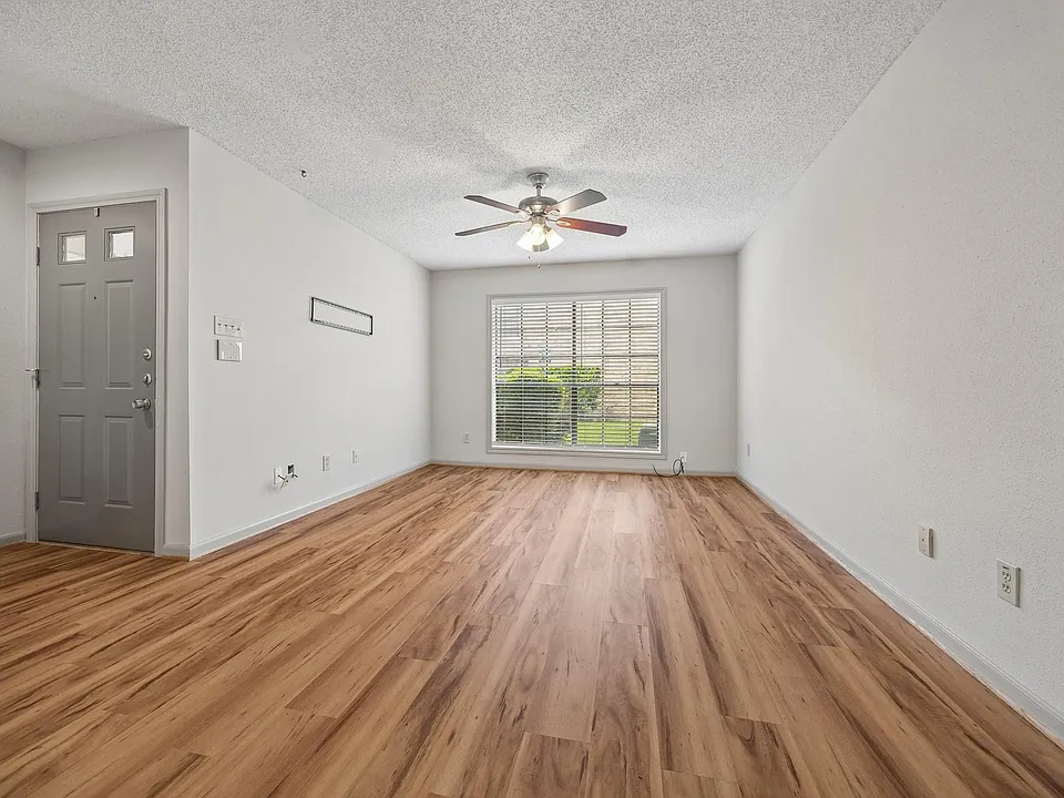 1311 Antoine Dr #153