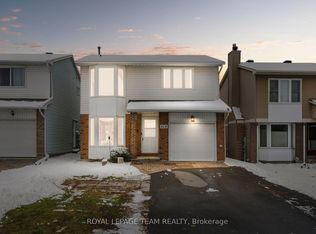 828 Kingfisher Cres, Ottawa, ON K1E 2L4