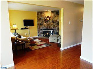 4th image of 309 Wind Ripple Ct