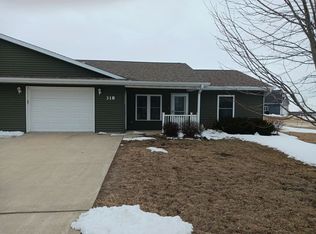 318 Wilmont Ave, Readlyn, IA 50668