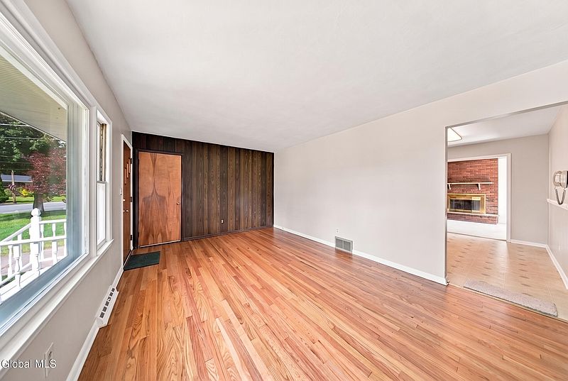4th image of 4 Pettibone Drive