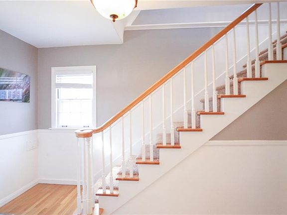 5th image of 240 Acorn Dr