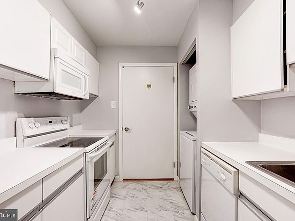 4th image of 1140 23rd St NW APT 806
