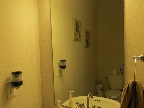 4th image of 10028 Blue Bell Dr