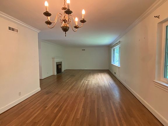 3rd image of 10 Sherwood Dr
