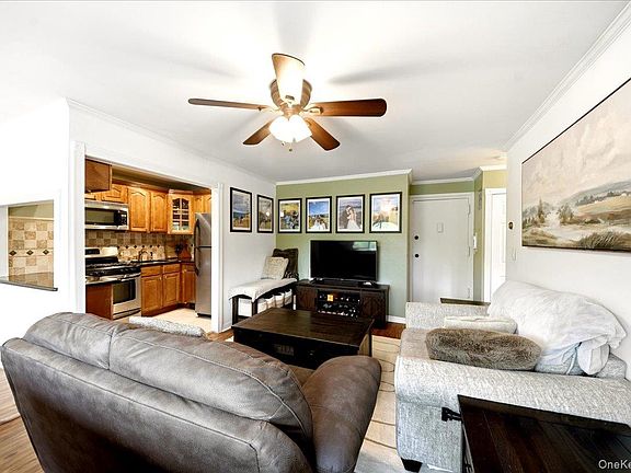3rd image of 828 Pelhamdale Avenue #2P