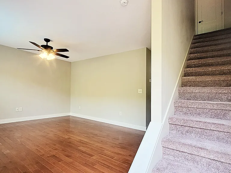 652 Grays Pointe Ct — Photo 16