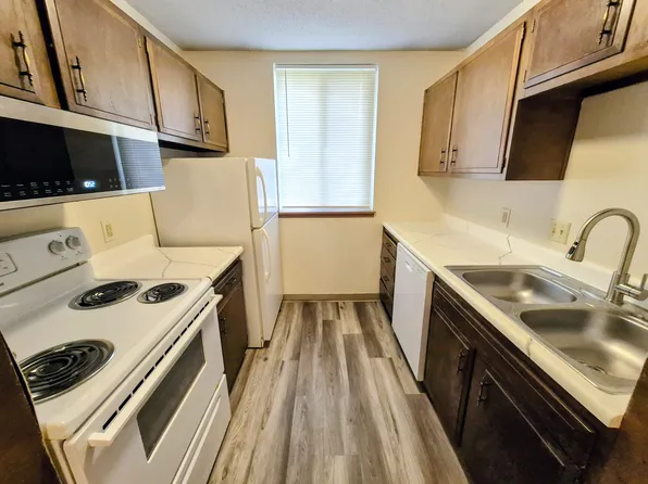1931 Viking Dr NW APT 16, Rochester, MN 55901