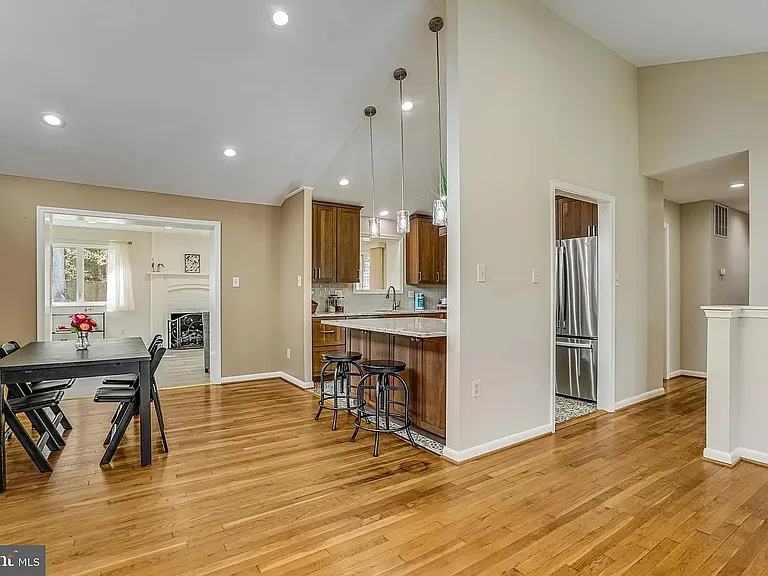 8651 Cromwell Dr — Photo 6