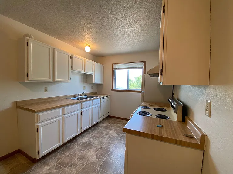 2505 — Photo 2
