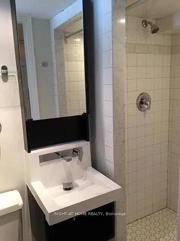 172 Davisville Ave #B — Photo 5