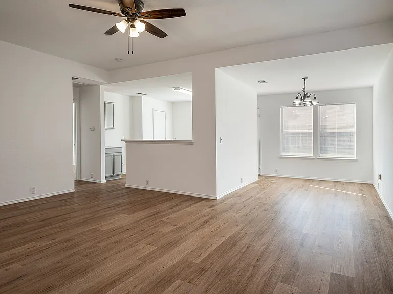 8924 King St — Photo 3