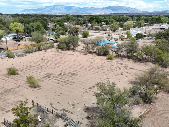 2406 Sunshine Rd SW, Albuquerque, NM 87105